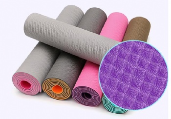  Eco-friendly TPE  exercise light weight yoga mat with carrying strap	